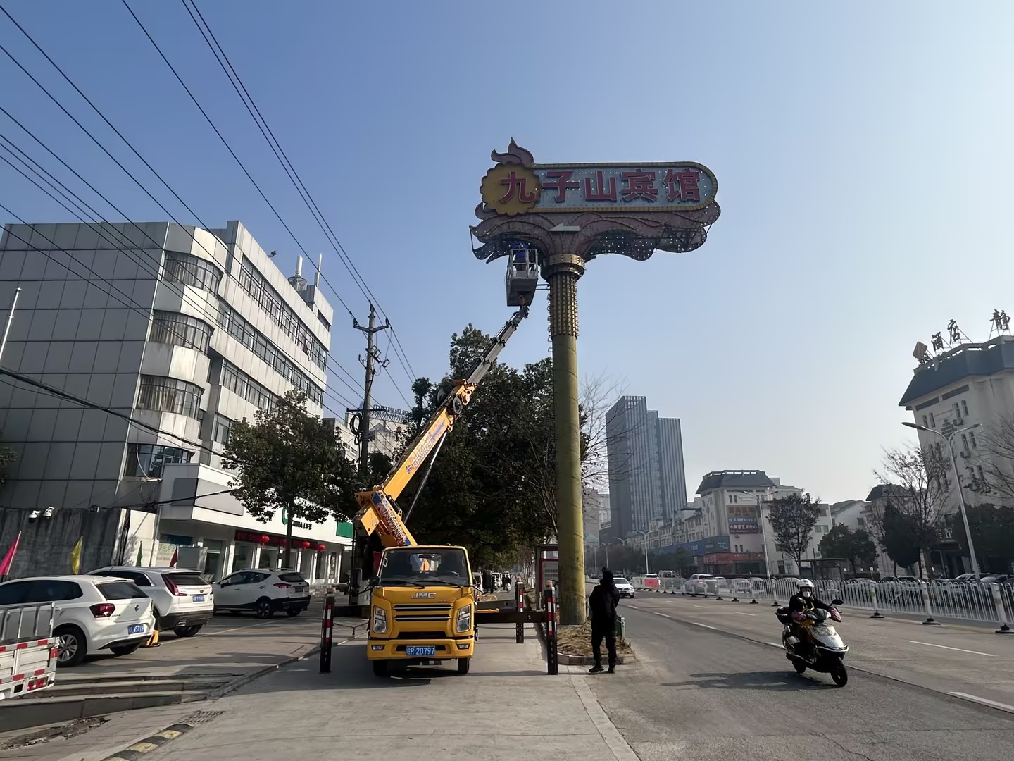 大型地標(biāo)廣告牌檢測